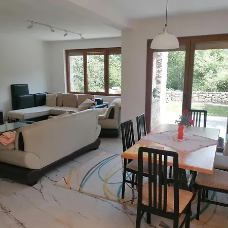 Pelister Riverside Villa *